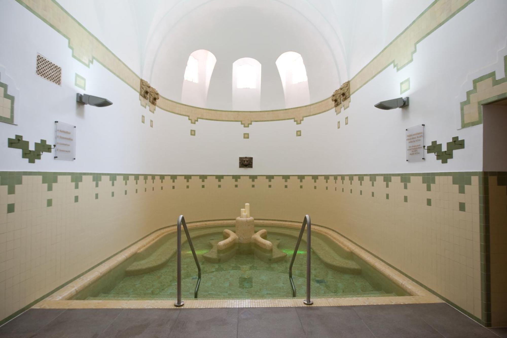 Belvaros Resort Apartman & Spa Szekesfehervar Ngoại thất bức ảnh